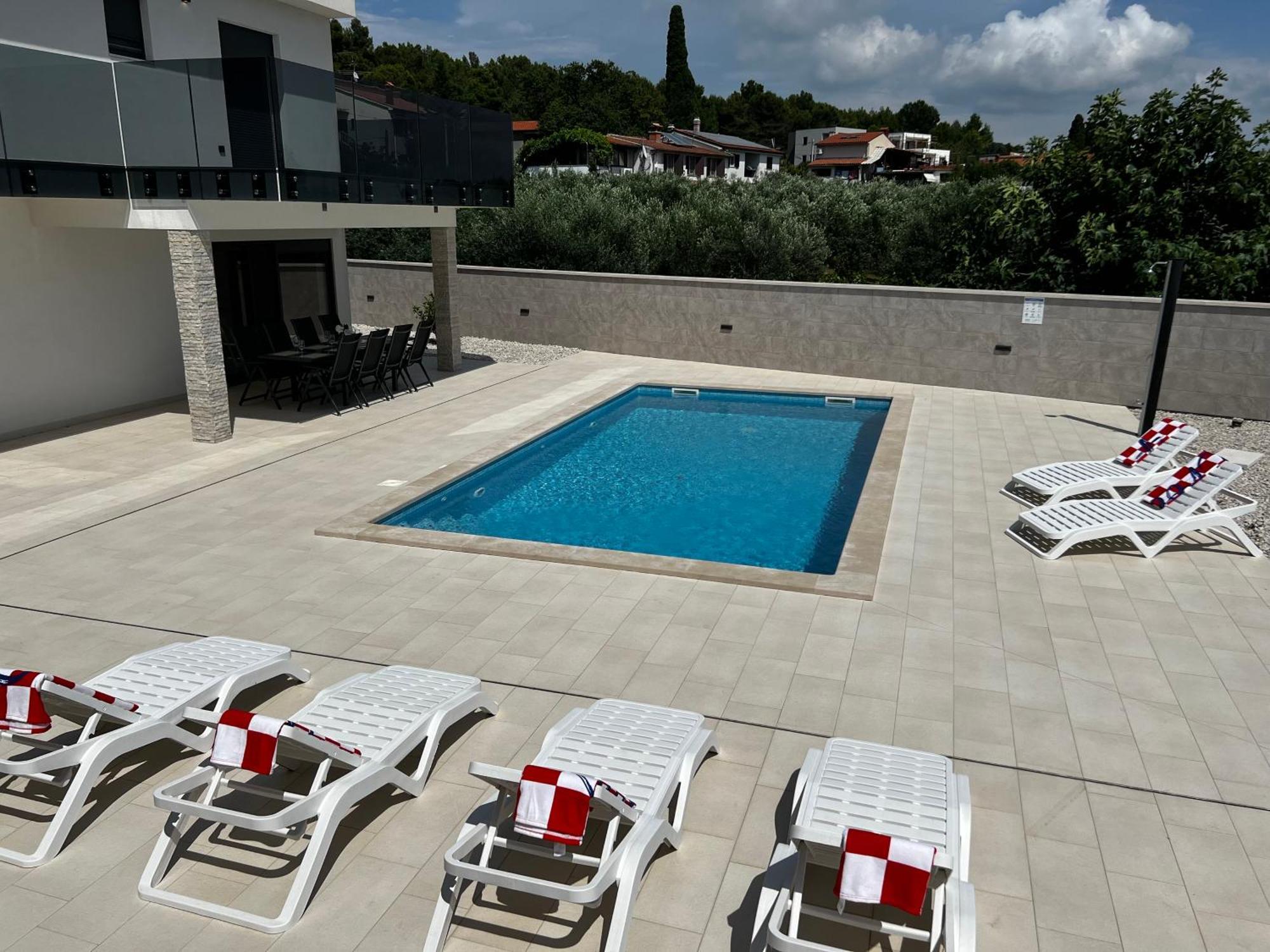 Villa Mare - Modern Villa With Swimming Pool And Jacuzzi Pula Zewnętrze zdjęcie